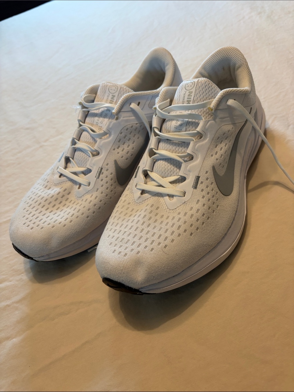 Nike men’s White Athletic Running Shoes with Gray Swoosh